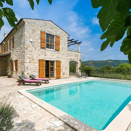 Beautiful In Outstanding Location, 10x5m Pool, Wifi, Stunning Views