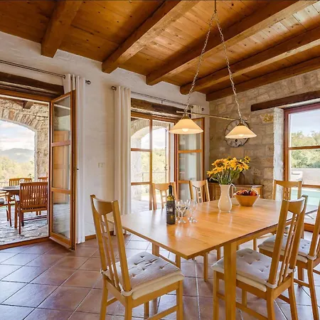Beautiful In Outstanding Location, 10x5m Pool, Wifi, Stunning Views Villa