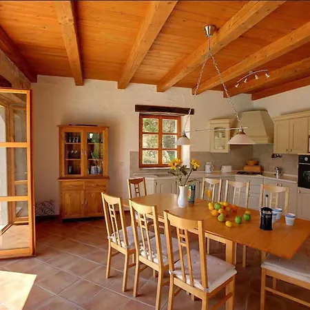 Beautiful In Outstanding Location, 10x5m Pool, Wifi, Stunning Views Villa