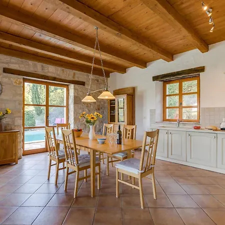 Beautiful In Outstanding Location, 10x5m Pool, Wifi, Stunning Views Villa *