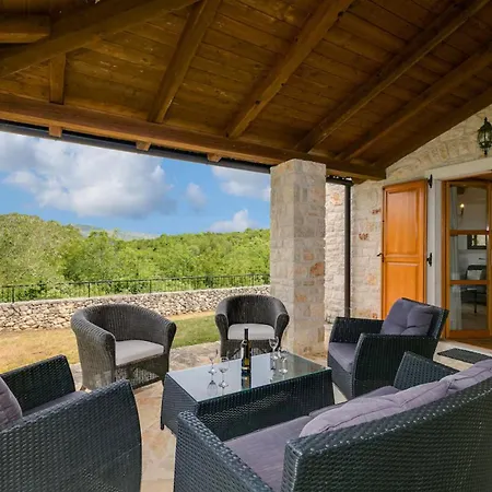 Beautiful In Outstanding Location, 10x5m Pool, Wifi, Stunning Views