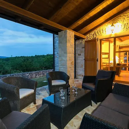 Beautiful In Outstanding Location, 10x5m Pool, Wifi, Stunning Views